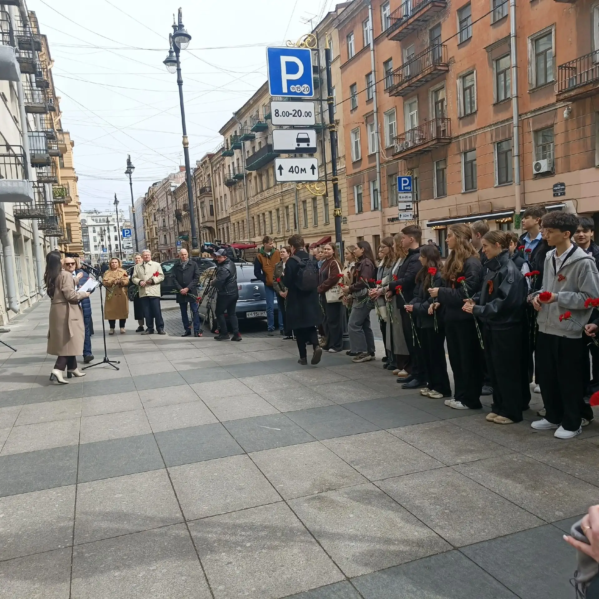 7 мая, в День радио, лицеисты 10р класса приняли участие в торжественной церемонии и возложили цветы