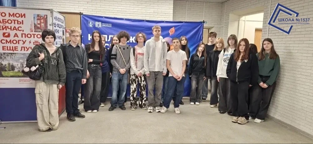 Погружение в мир графического дизайна  🎓 Ученики 9А, 9Б и 9В классов, под чутким руководством социал
