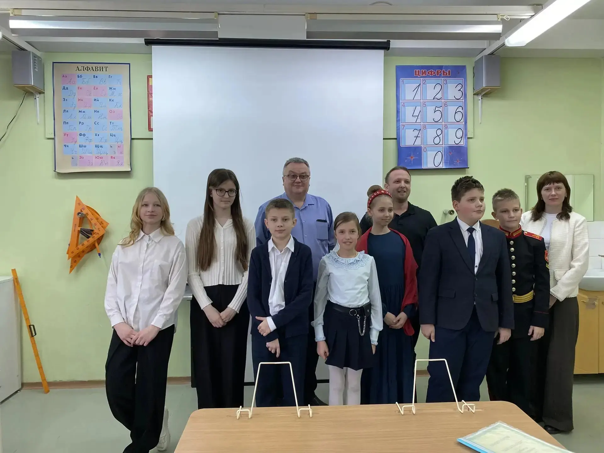 Сегодня на базе МОУ СОШ №52 прошла городская научно-практическая конференция "Шаг в будущее". Наши р