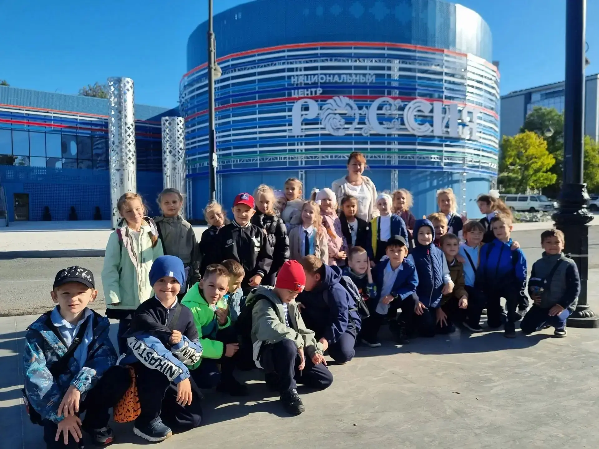 Путешествие в будущее: наш 1 «А» в Национальном центре «Россия» во Владивостоке! 🌏✨