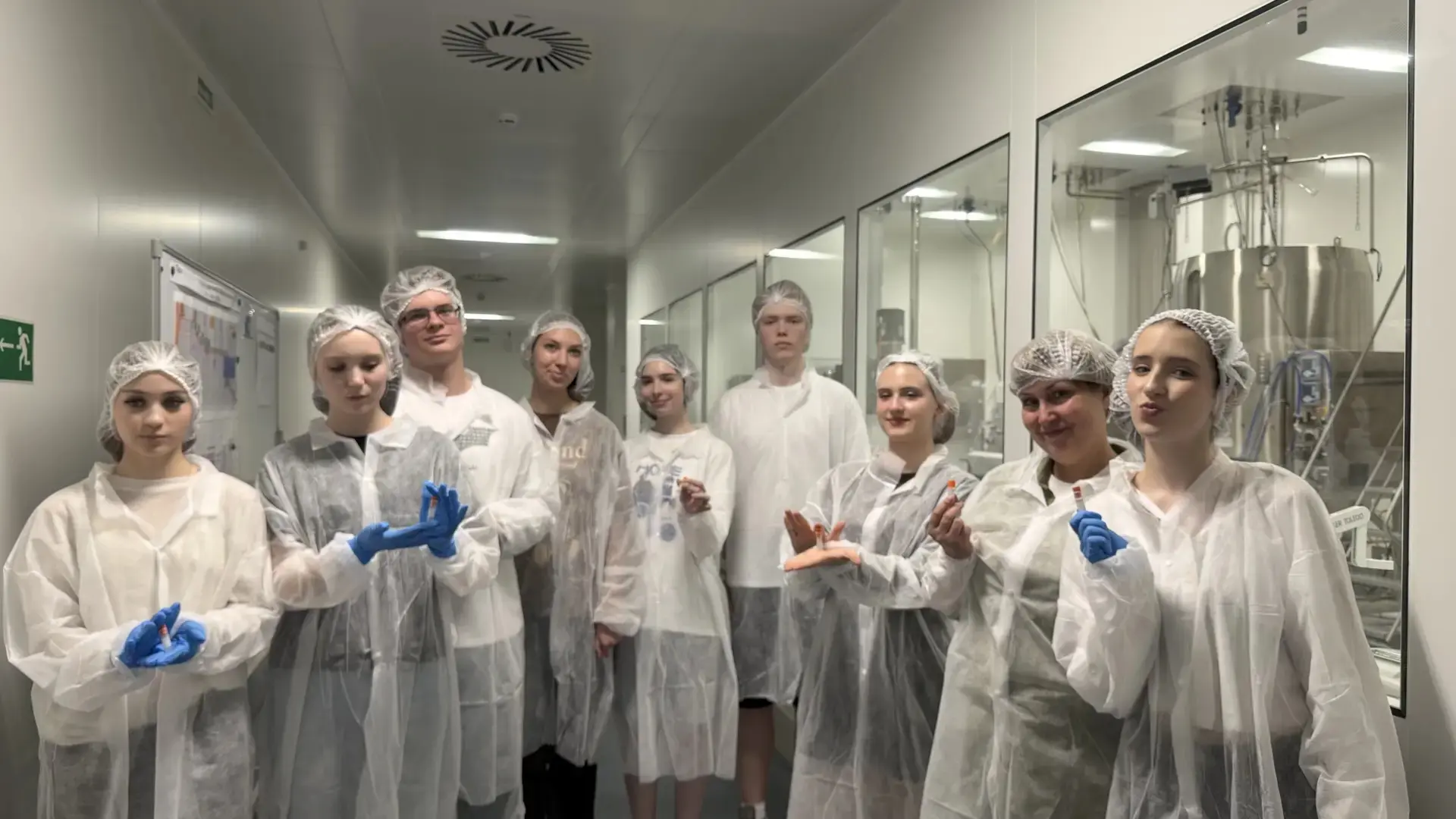 Экскурсия на Ярославский завод готовых лекарственных форм 🏭💊

Наши гимназисты химико-биологическог