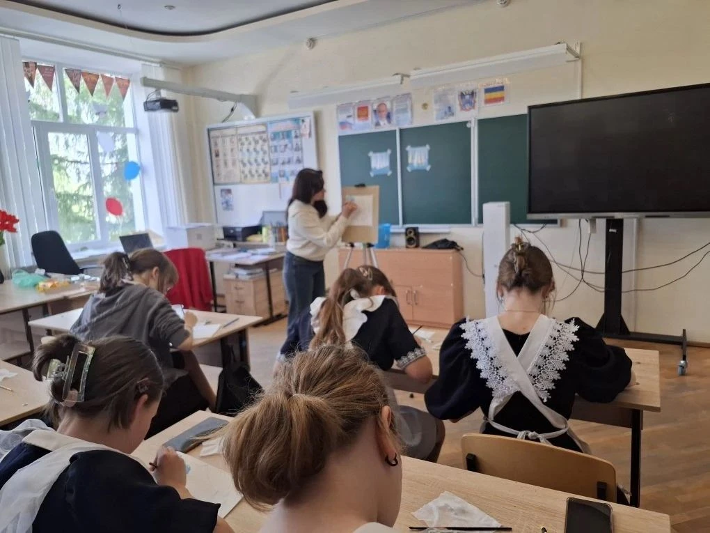 🖌️  В Каргинской средней общеобразовательной школе имени М. А. Шолохова состоялся маст...