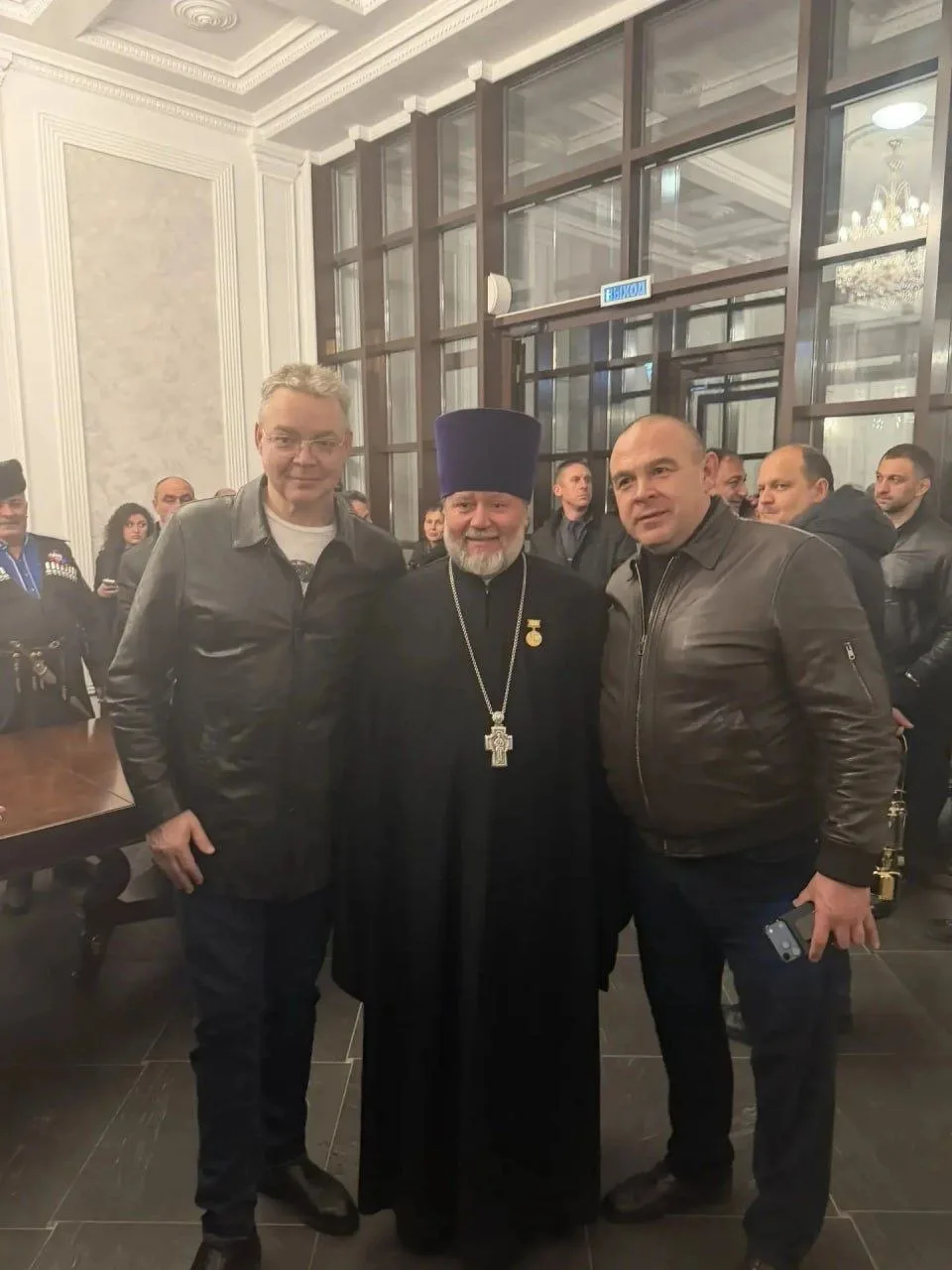 Губернатор Ставрополья, мэр Невинномысска и отец Александр Гомзяк готовятся встретить частицу Благод