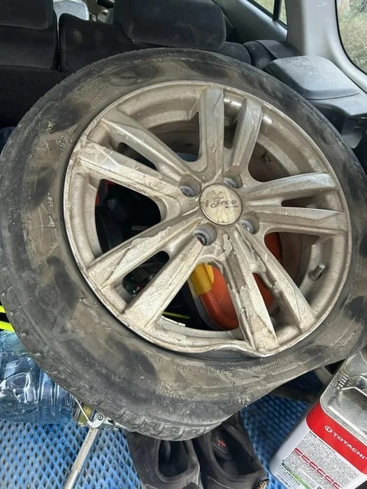 🛑 Автомобилистка повредила три колеса на дороге в Забайкалье