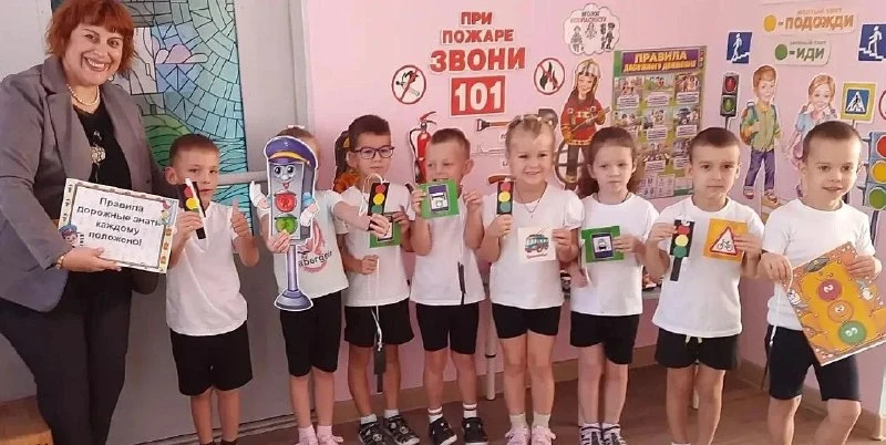 Малышей из Мариуполя познакомили с правилами дорожного движения.