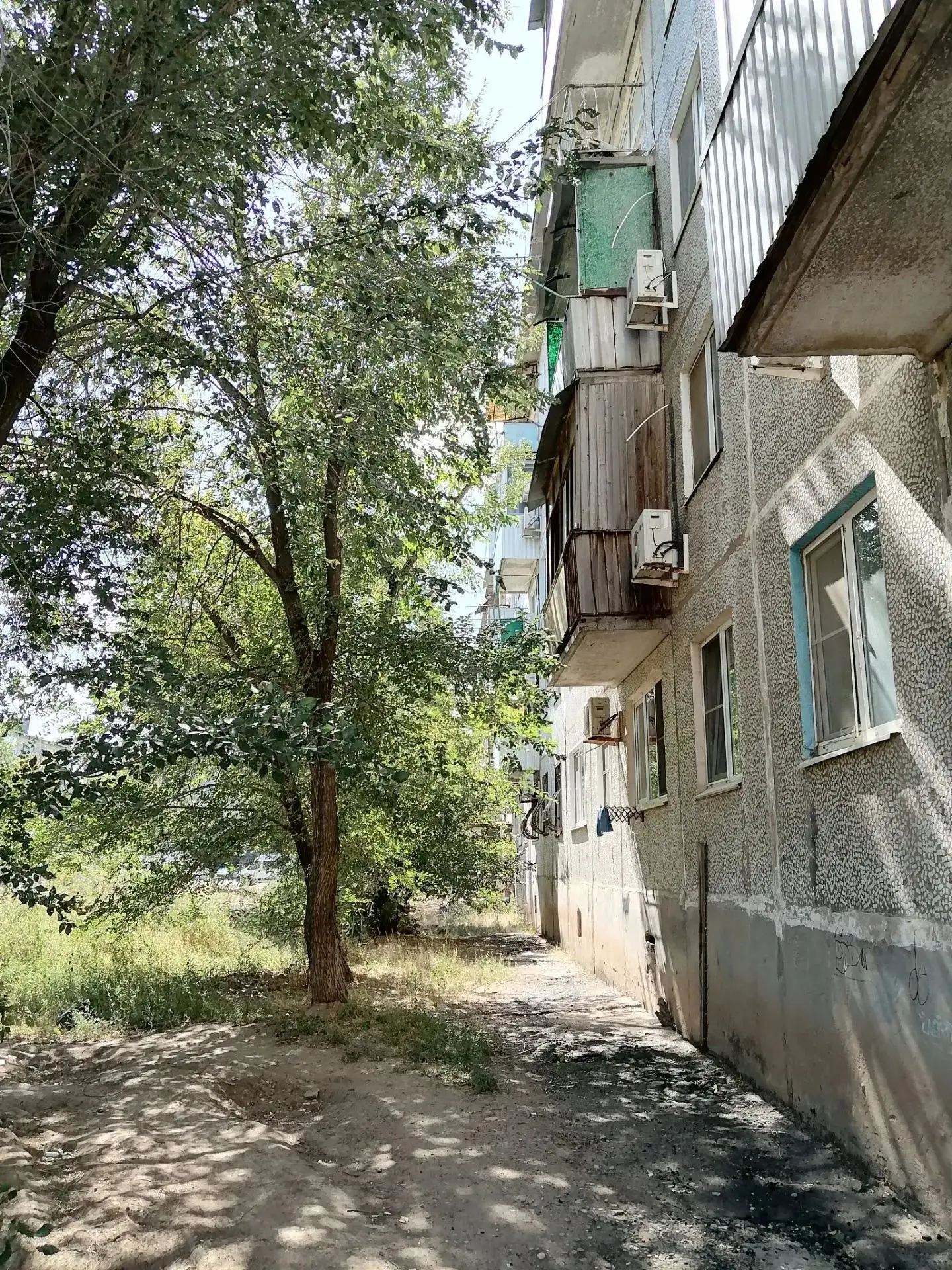 Опиловка и вывезли ветки - ул. Танеева, д.20