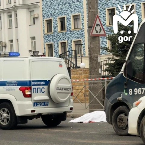 Маршрутка насмерть сбила женщину возле "Автодора" в Махачкале. Предварительно, она пере...