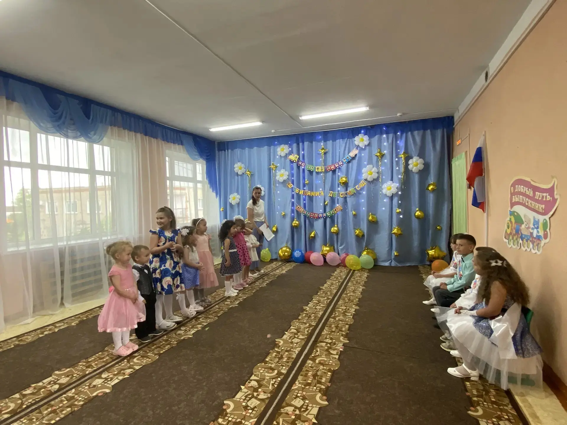 🎉 Поздравляем наших дорогих выпускников и их семьи с выпускным! 🎉

Дорогие наши малыши и родители!