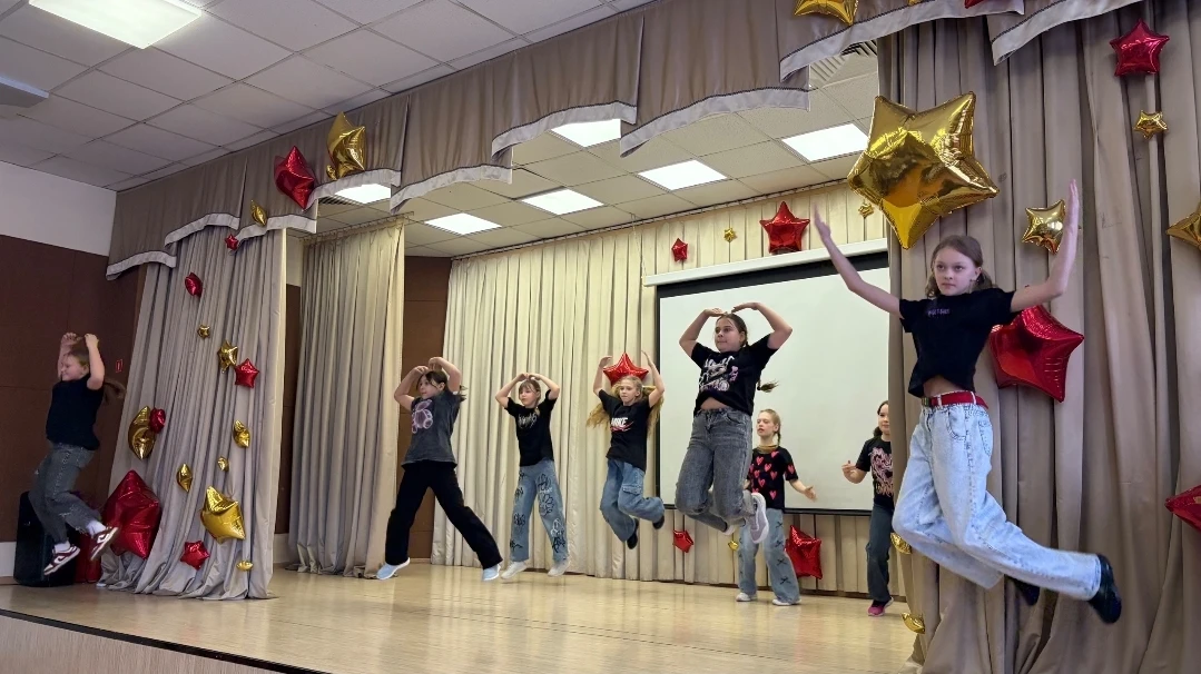 🌸🎉 В нашей школе прошел замечательный праздничный концерт, посвященный Международному женскому дню 8