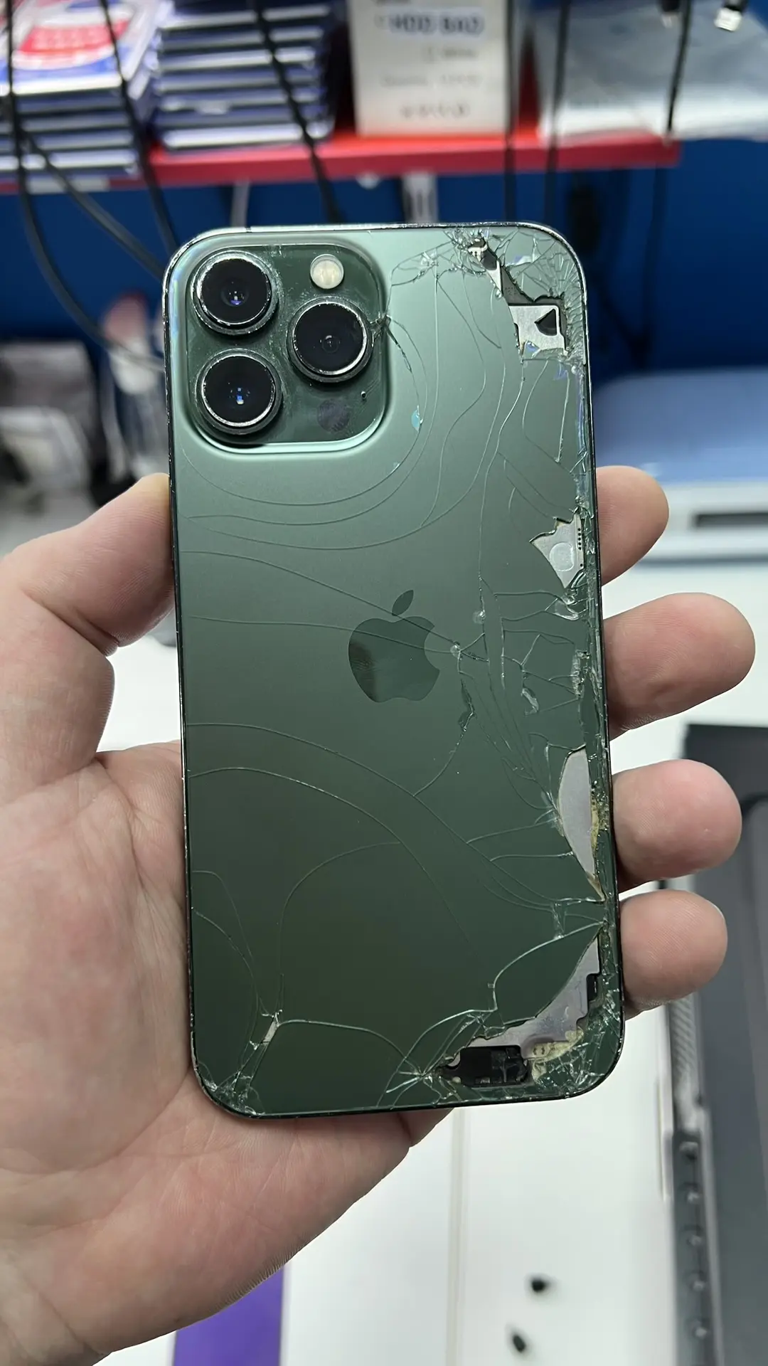 😢 iPhone 13 Pro Max, разбит корпус, перезагружается, камера работает только в режиме 1х и шумит виб