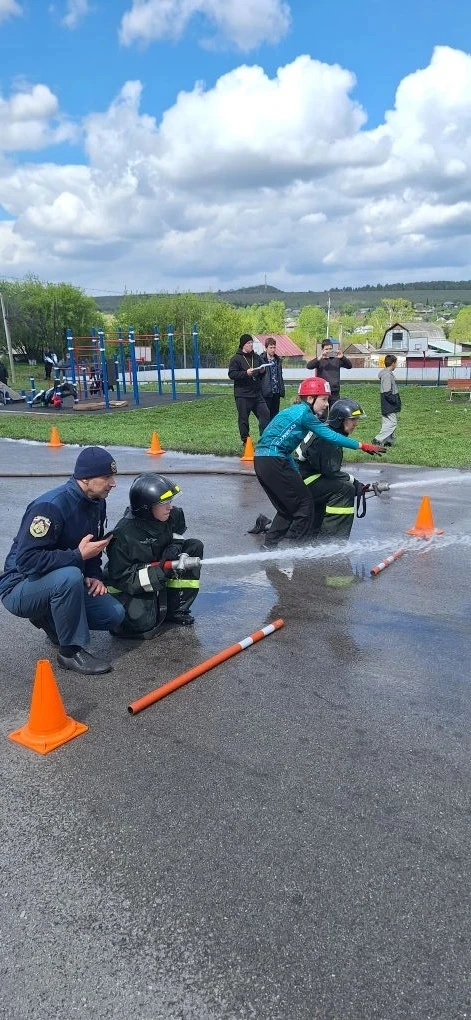 🔥 Сегодня на базе школы №35 прошли городские соревнования «Юный спасатель»(пожарный)!
