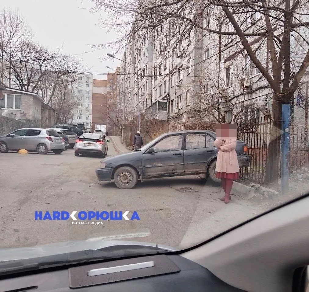 😂Парковка — высший класс!  Автоледи из Владивостока сегодня решила, что правила парковки — это скоре
