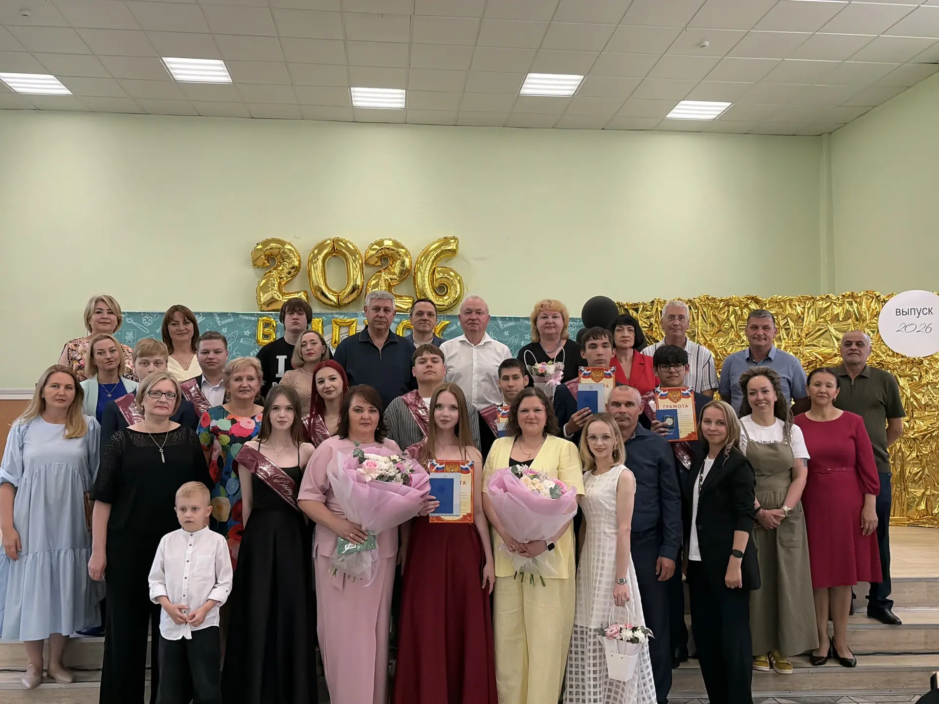 👩‍🎓Выпускной 11-х классов📚
26 июня в нашей школе состоялся торжественный выпускной и вручение атт