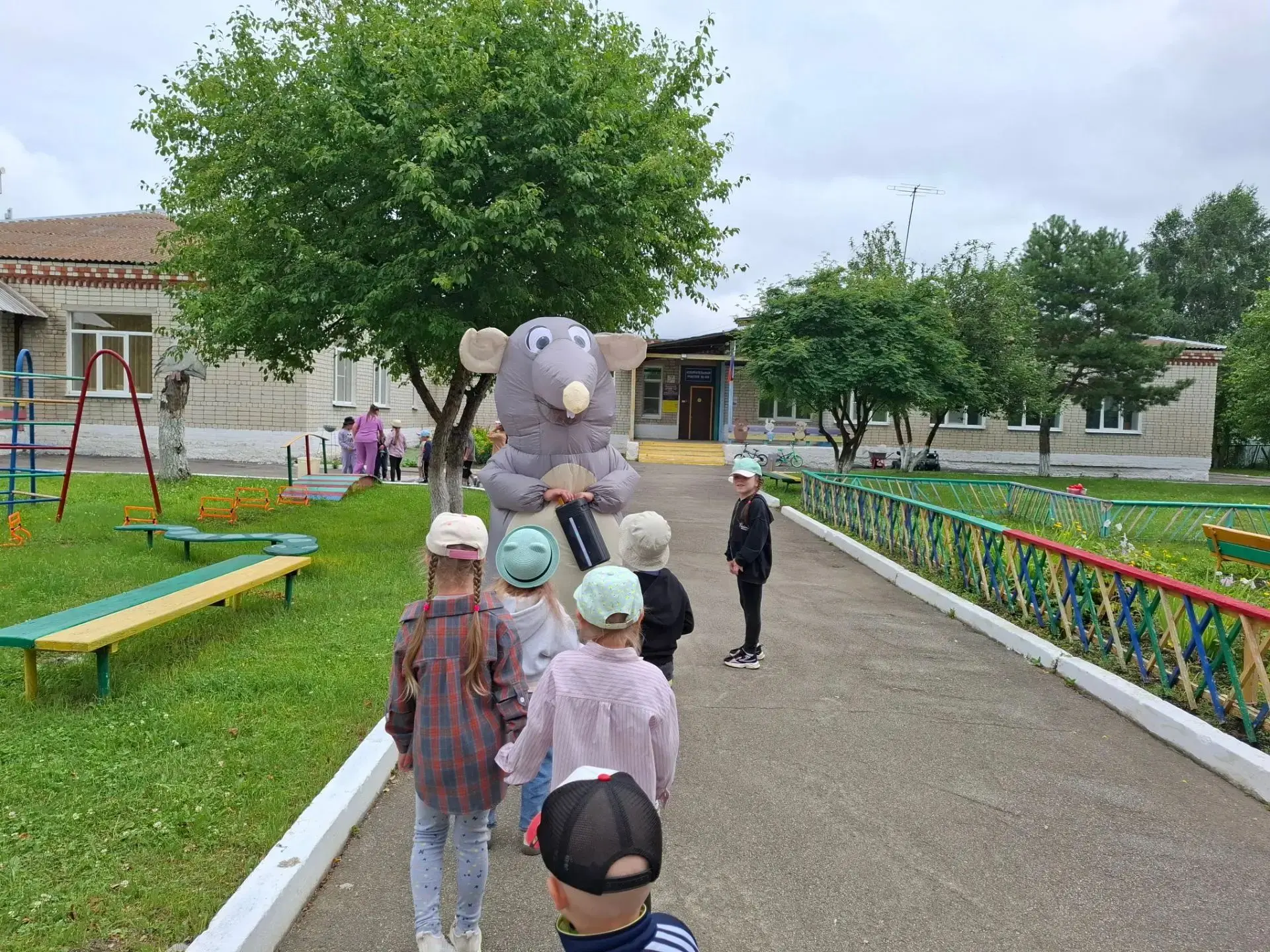 🎉 Волшебный день в Бродовском детском саду! 🎉

Сегодня к нашим ребятам в гости пришла мышка — и ка