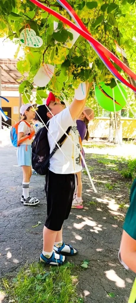 🇷🇺 12 июня – 
День России 🇷🇺

В преддверии праздника
школьники-активисты Первичного отделения Дв