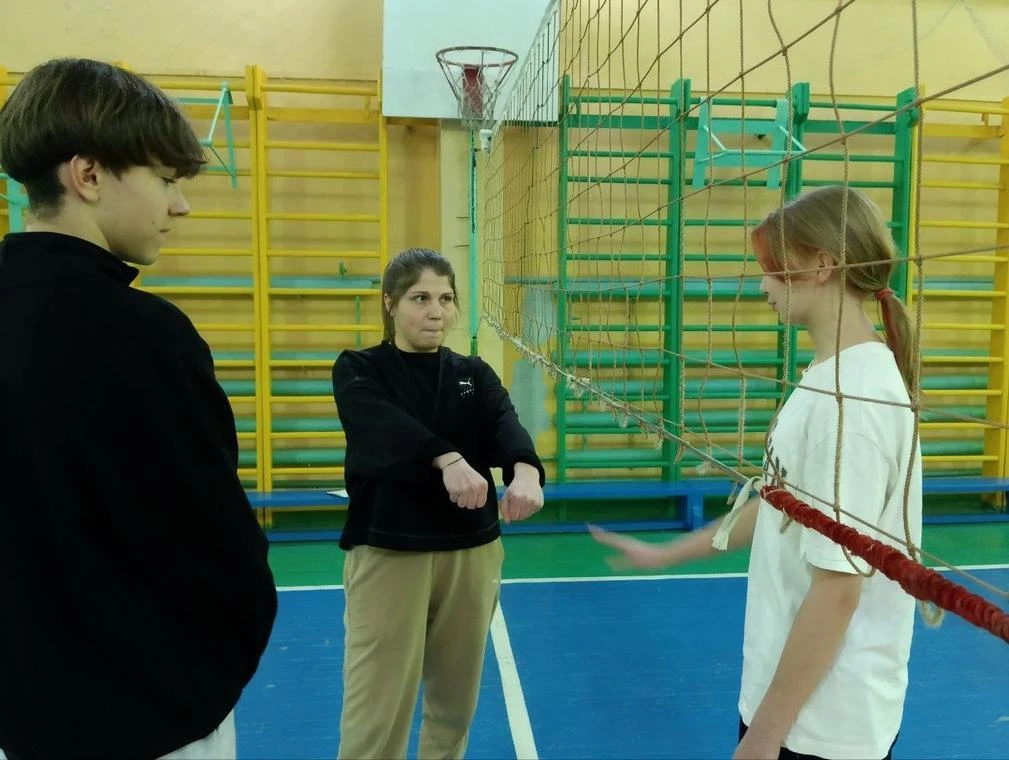 🏐 12 декабря в спортивном зале нашей школы состоялся турнир по волейболу среди команд обучающихся 9-