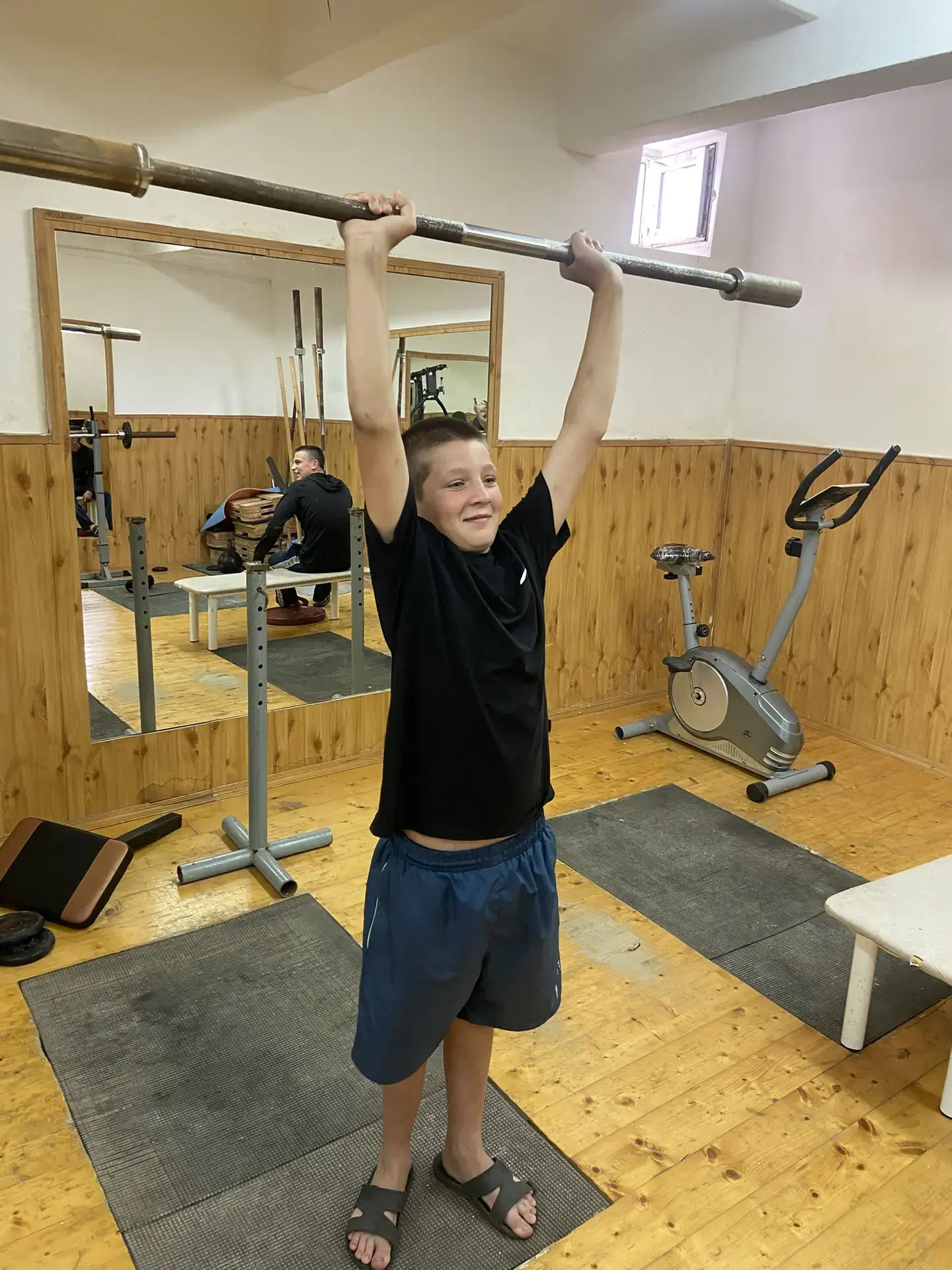 💪 Движение вперед — это работа над собой! Особенно когда штанга давит на плечи

Чтобы стать сильнее