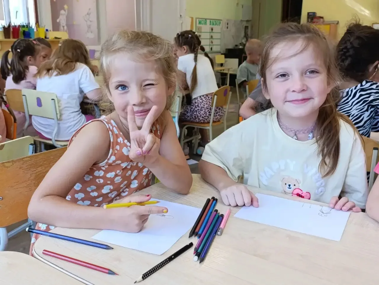 Каждый видит дружбу по-своему 🌈

Знаете, чем пахнет дружба? В группе «Затейники» мы сегодня выяснял