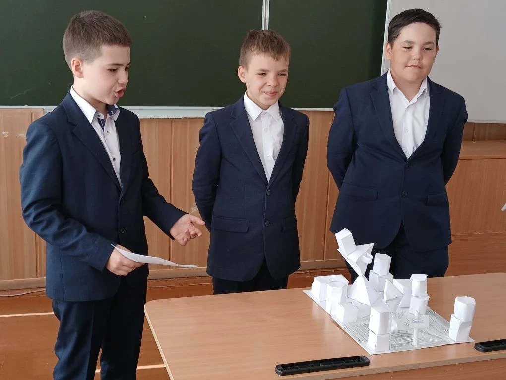 На последних уроках математики в 5 «А» классе прошла защита проектов «Город, который мы строим». Реб