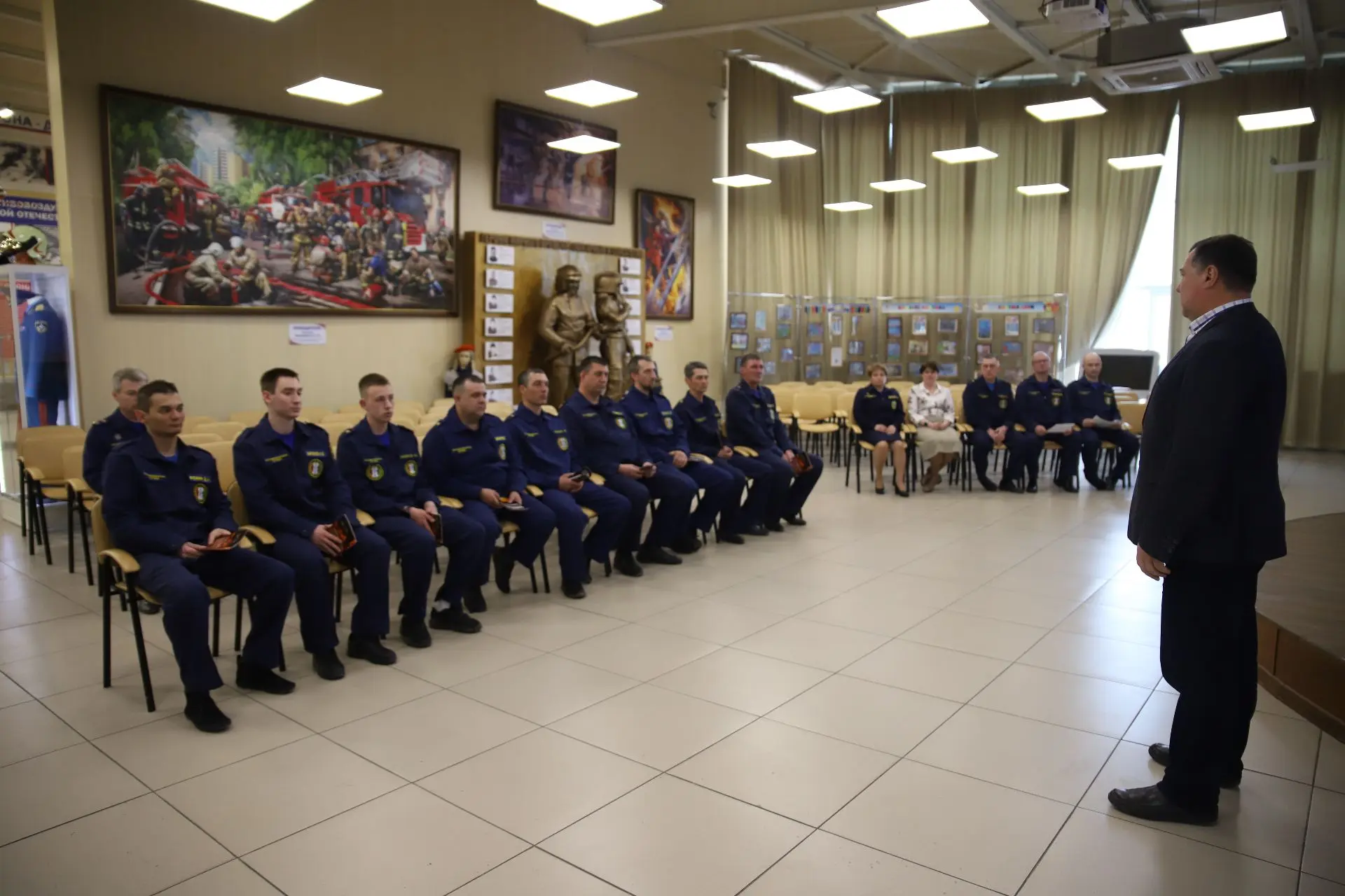 Пополнение в рядах профессионалов🚒   Сегодня на Выставке пожарно-спасательной службы Новосибирской о