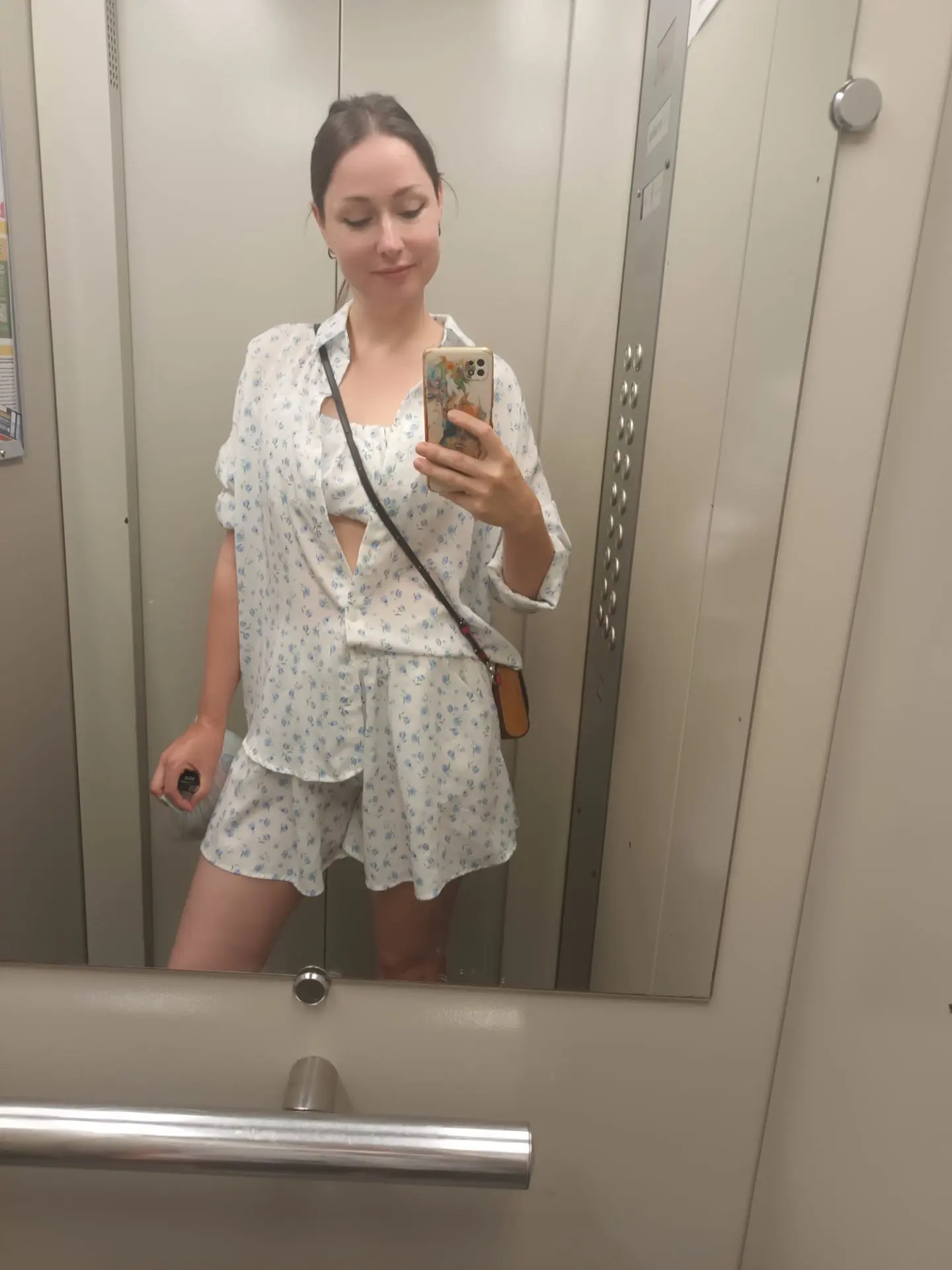 Утро странно-доброе!😁
В очереди в наркодиспансере - это прям экзотика🤪.
Открывается с 8 утра, а ту