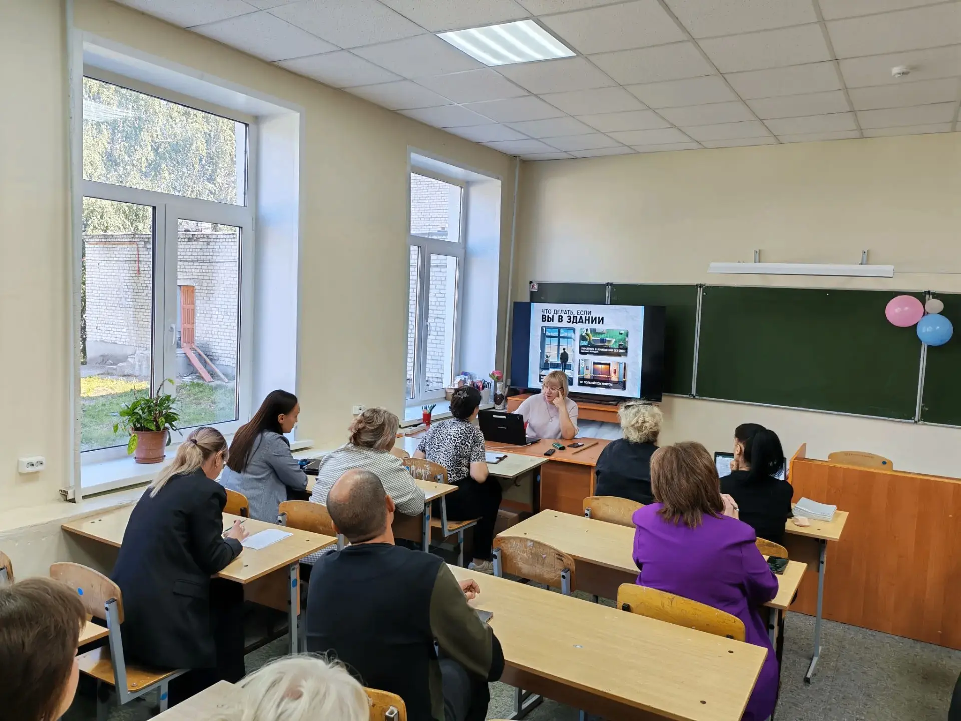 Сегодня, в рамках месячника безопасности с сотрудниками нашей школы был проведён инстру...