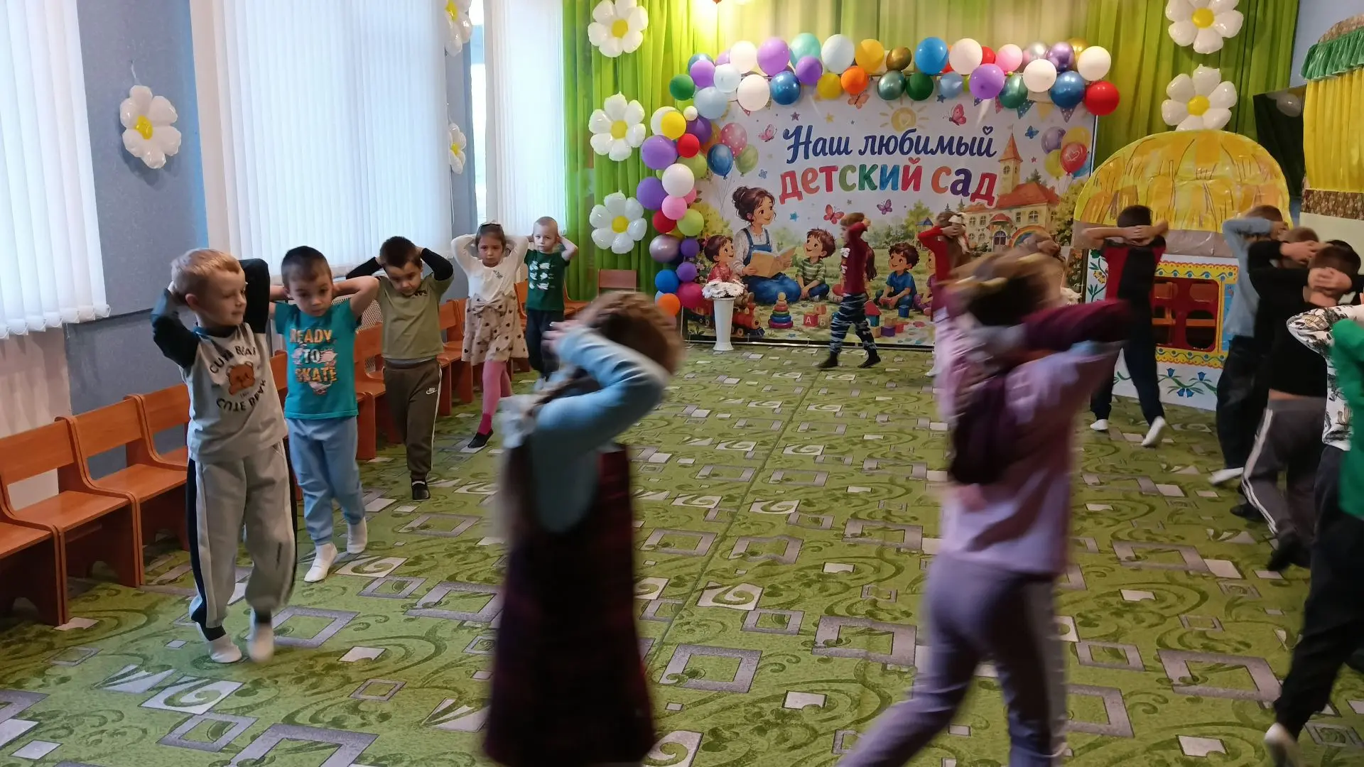 ✨Осенняя зарядка в подготовительной и старшей группах. ✨