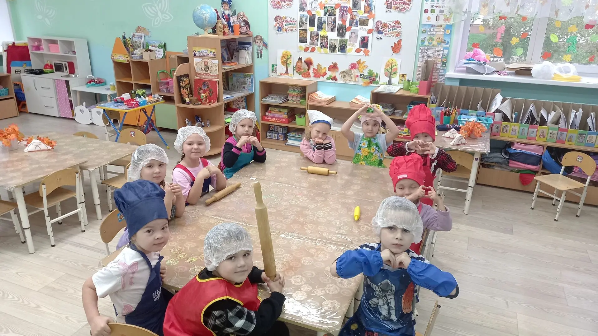 В нашей группе было особенно тепло и пахло счастьем- ванилью и свежей выпечкой. Мы пекл...