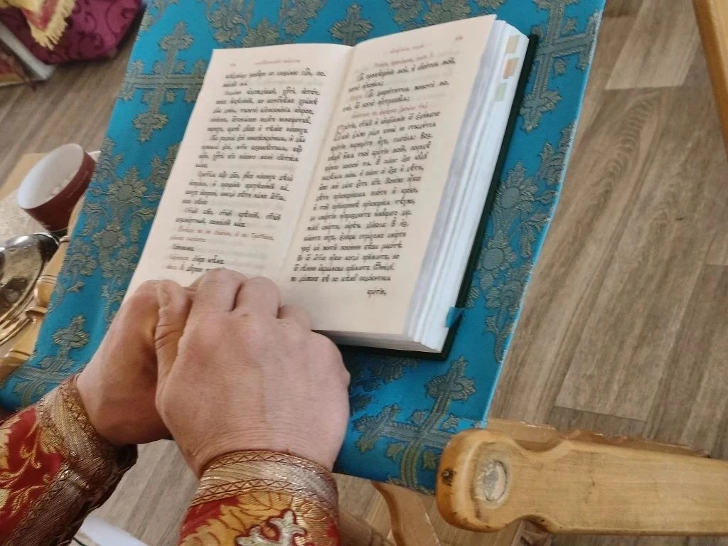 Дорогие братья и сёстры!
С сегодняшнего дня наш отец Василий ушёл в отпуск. 🌿
Батюшка благословил п