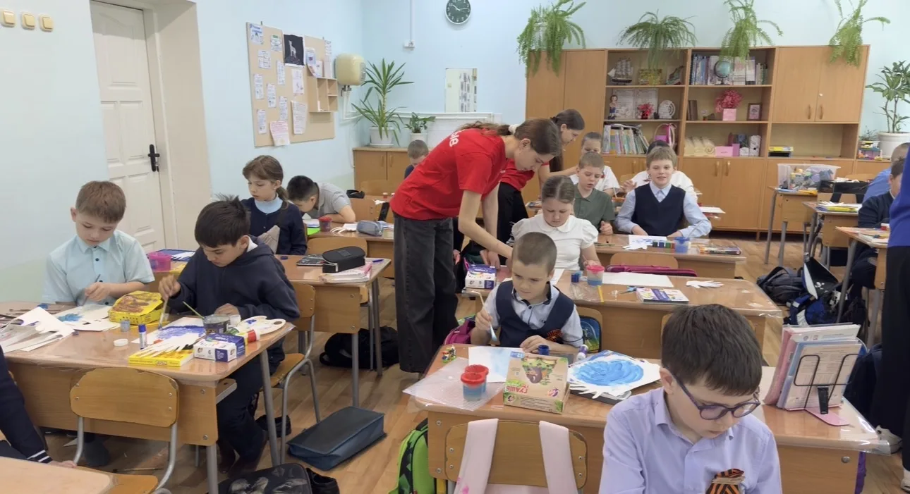 Сегодня активисты первичного отделения движения «Первых» провели для «Орлят» мастер‑класс по создани