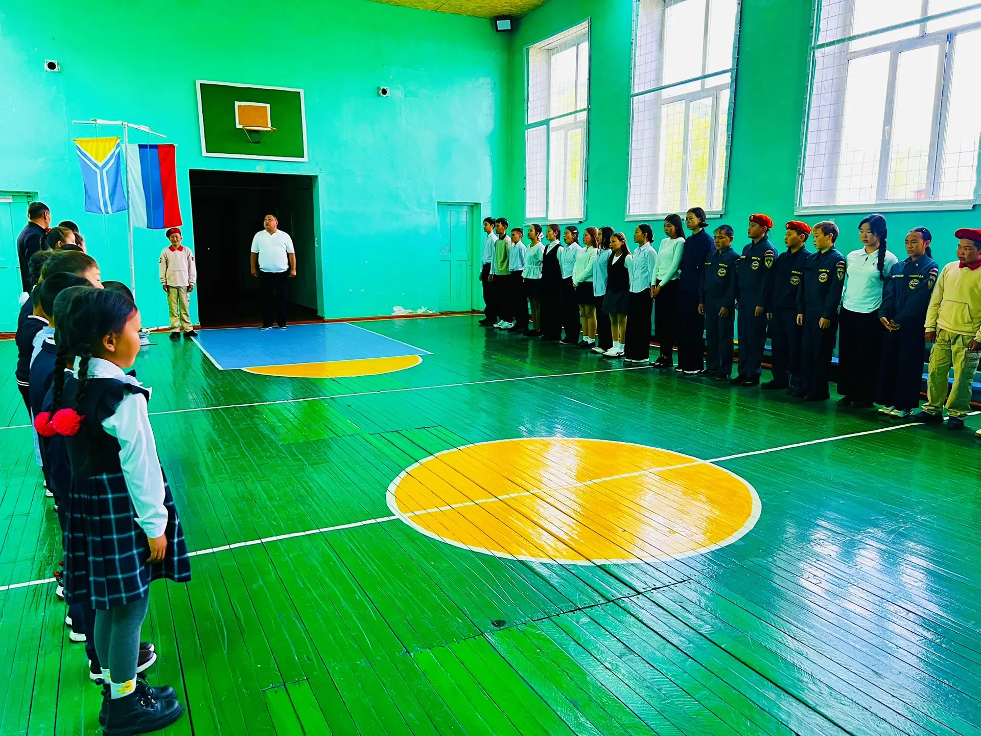 🇷🇺7 сентября начало новой учебной недели началось с торжественной линейки, церемонии ...