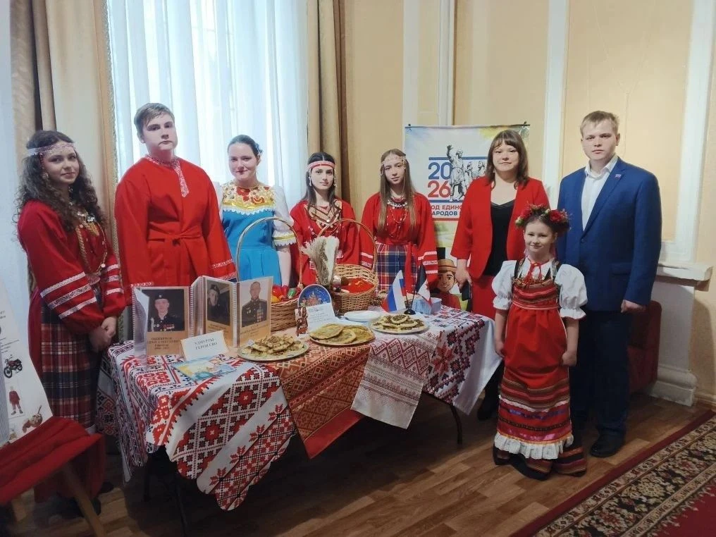 В Курске прошёл фестиваль национальных культур «Единство народов — сила России», объединивший школьн
