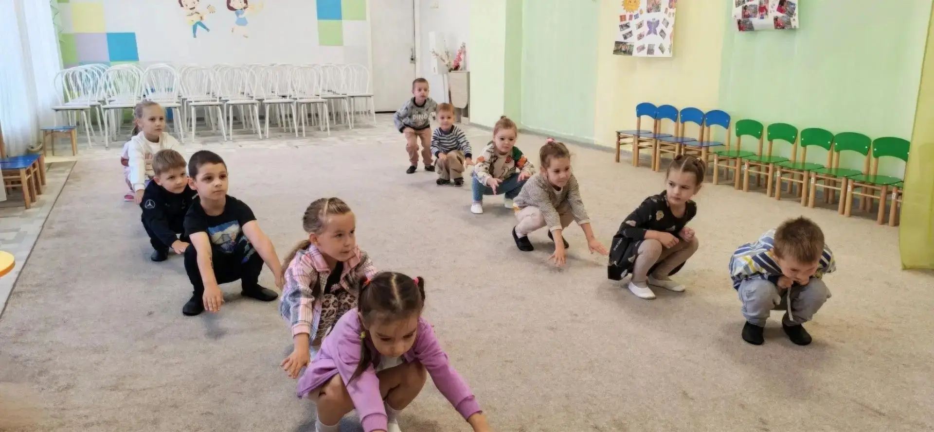 Заряжаем батарейки на 100%! 🔋🤸‍♀️Утро в детском саду начинается  с весёлой зарядки! К...