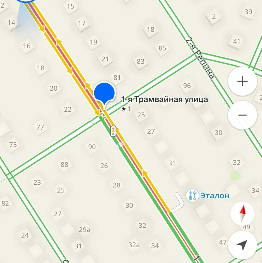 В Омске на 1-й Трамвайной уже четвёртые сутки течёт вода из колодца. Сначала здесь бил небольшой фон