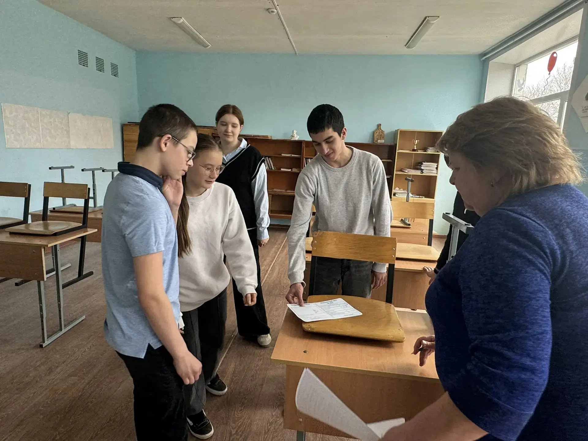 Пока младшие школьники создавали открытки для ветеранов труда, ученики 5–10 классов МКОУ «Присадская