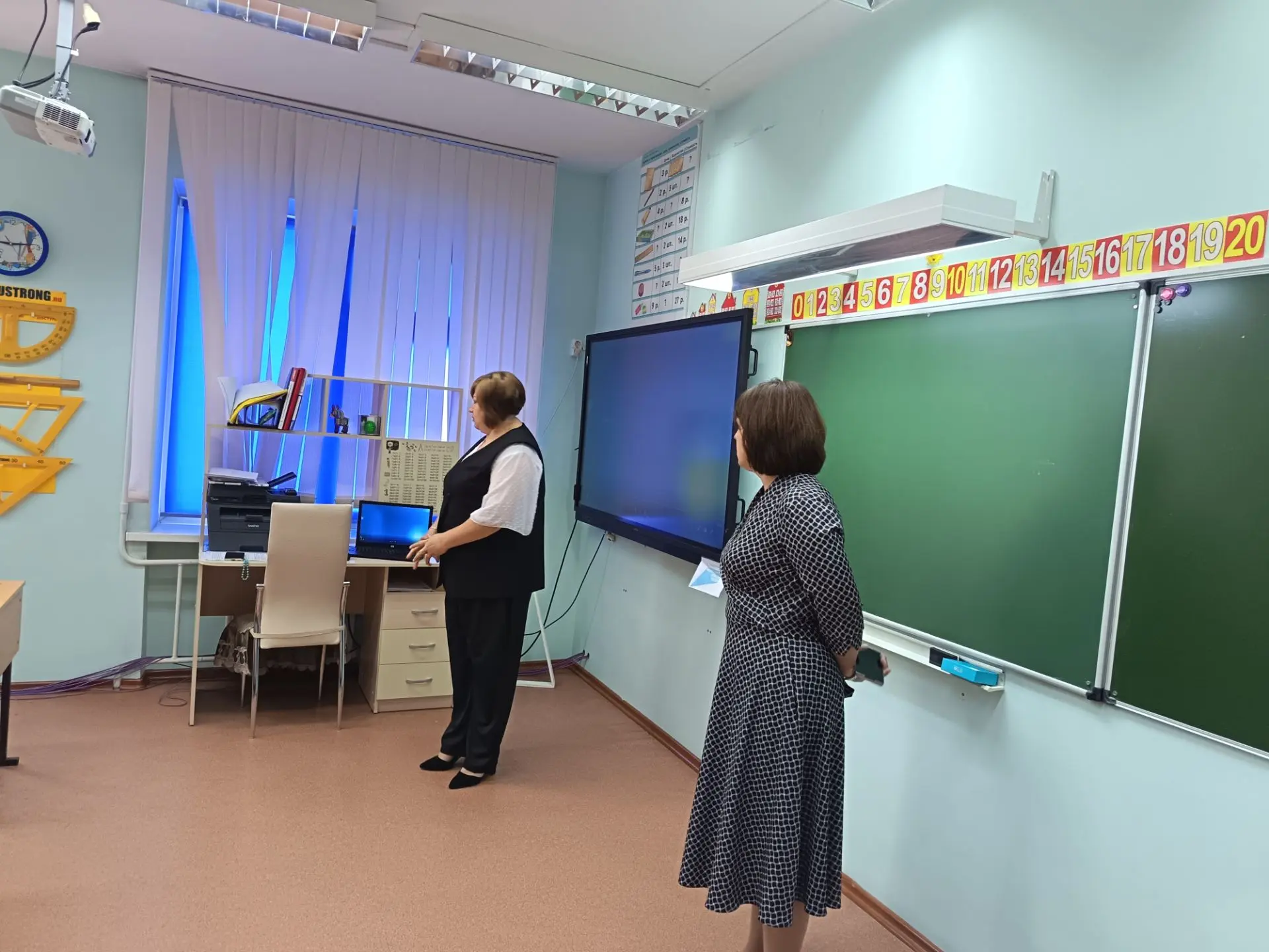 🔔 Продолжаем День знаний: «Разговоры о важном»! 🇷🇺