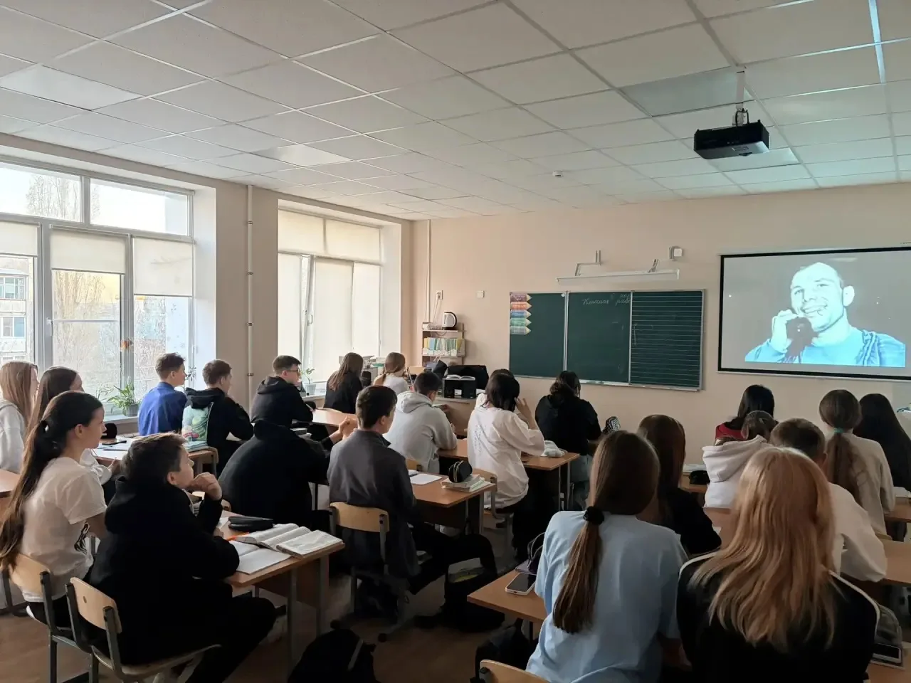 🇷🇺 От первого класса до выпускного: в школе прошли Гагаринские уроки  С 6 по 10 апреля 2026 года в н