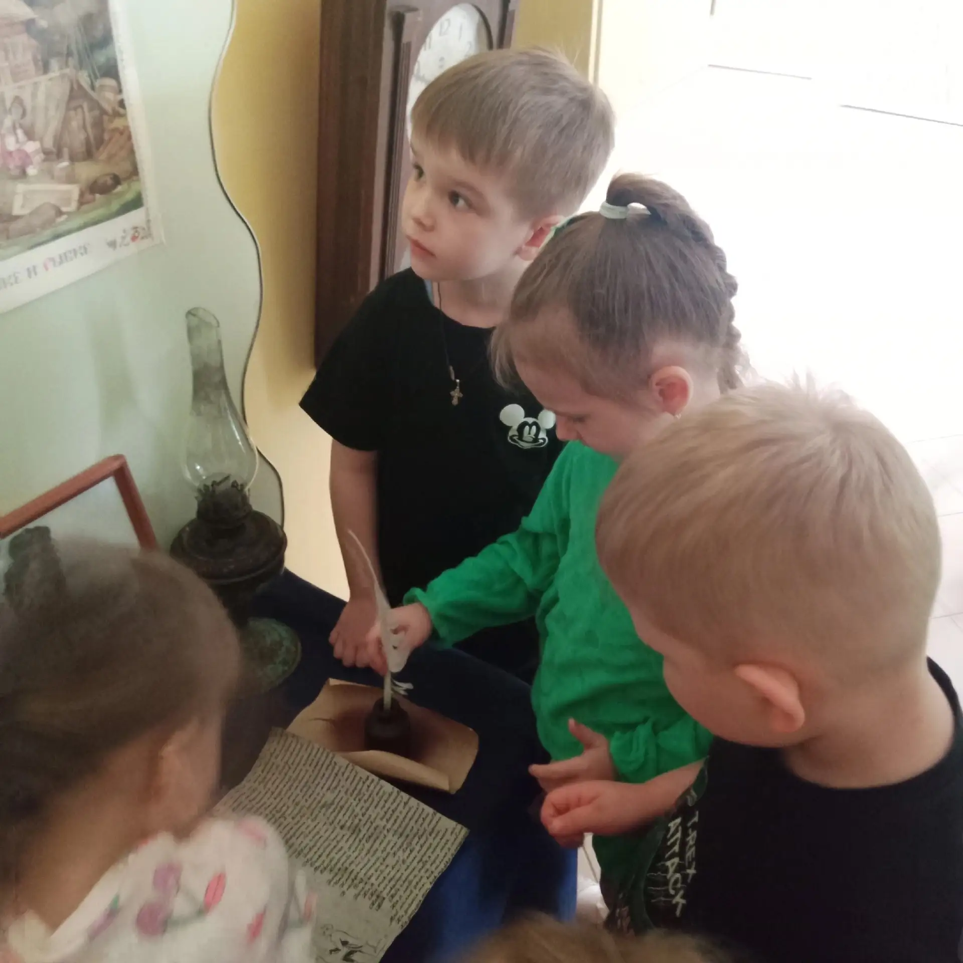 "В гости к Пушкину!"
Сегодня наши юные исследователи из группы №  4 отправились в настоящее литерату