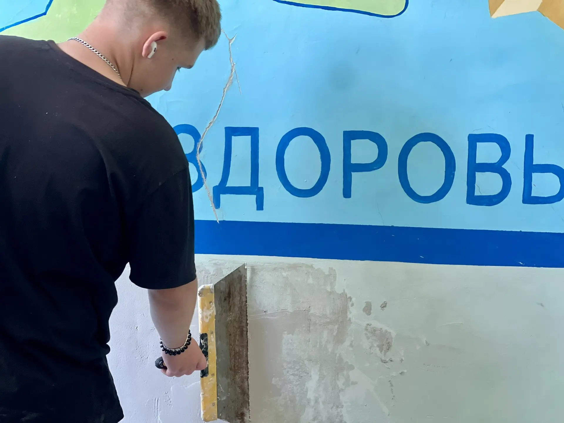 Пятая трудовая четверть: школа преображается с любовью 🔨🎨💚

Пока одни отдыхают, другие — с пользо