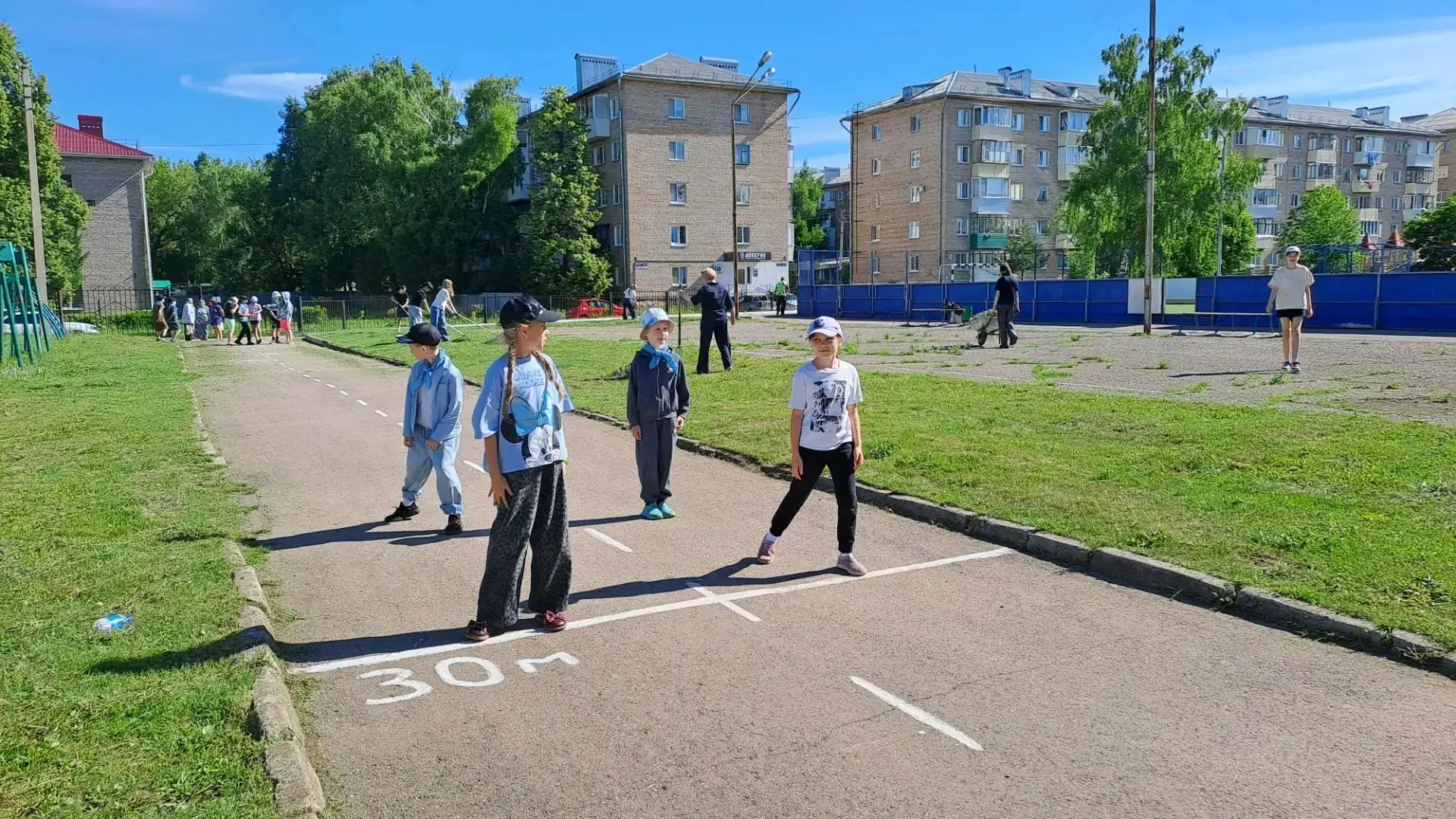 🌞 13-й день в лагере «Солнышко»

День начался с энергичной зарядки. После завтрака ребята проявили 