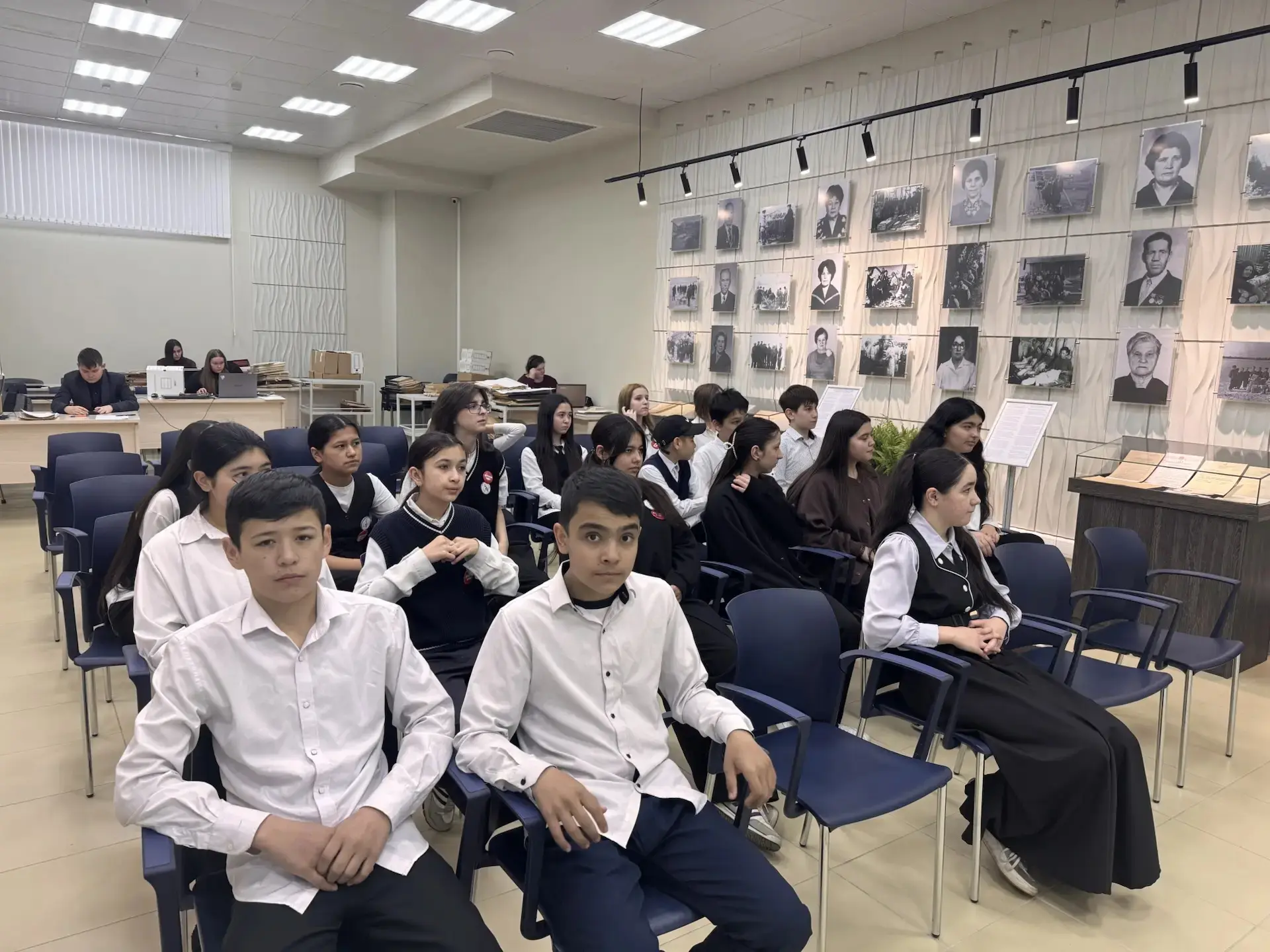 14 мая ученики 7Д класса 🧑‍🏫 с классным руководителем Садыговой С.А. посетили « Муниципальный архив 