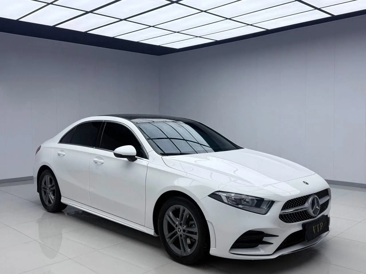 В Китае 🇨🇳  всё по-своему: тут A-classe от  Mercedes-Benz в версии LONG 📐