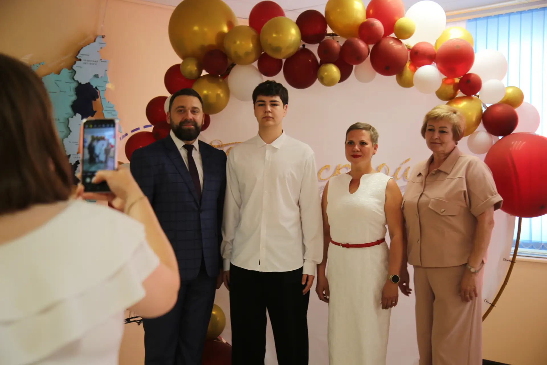 💃У девятых классов всех школ города прошел выпускной бал.