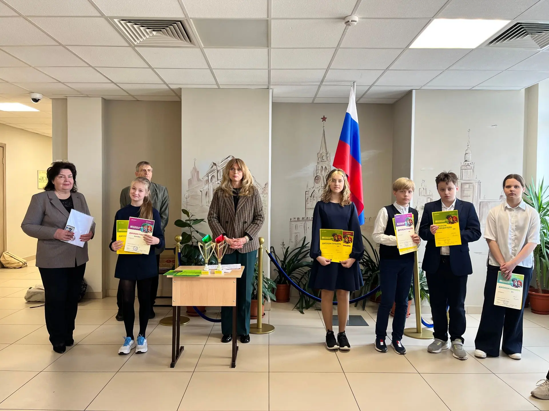 Учащиеся параллели 6-х классов стали следующими участниками торжественного мероприятия. В ходе линей