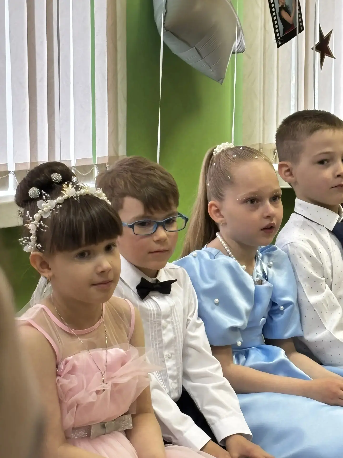 Мы поздравляем наших выпускников с окончание детского сада! Пусть впереди вас ждет увле...