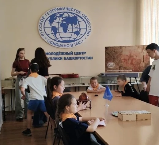 Участники "Акмуллинской академиии"  познакомились с Русским географическим обществом

Вчера школьник