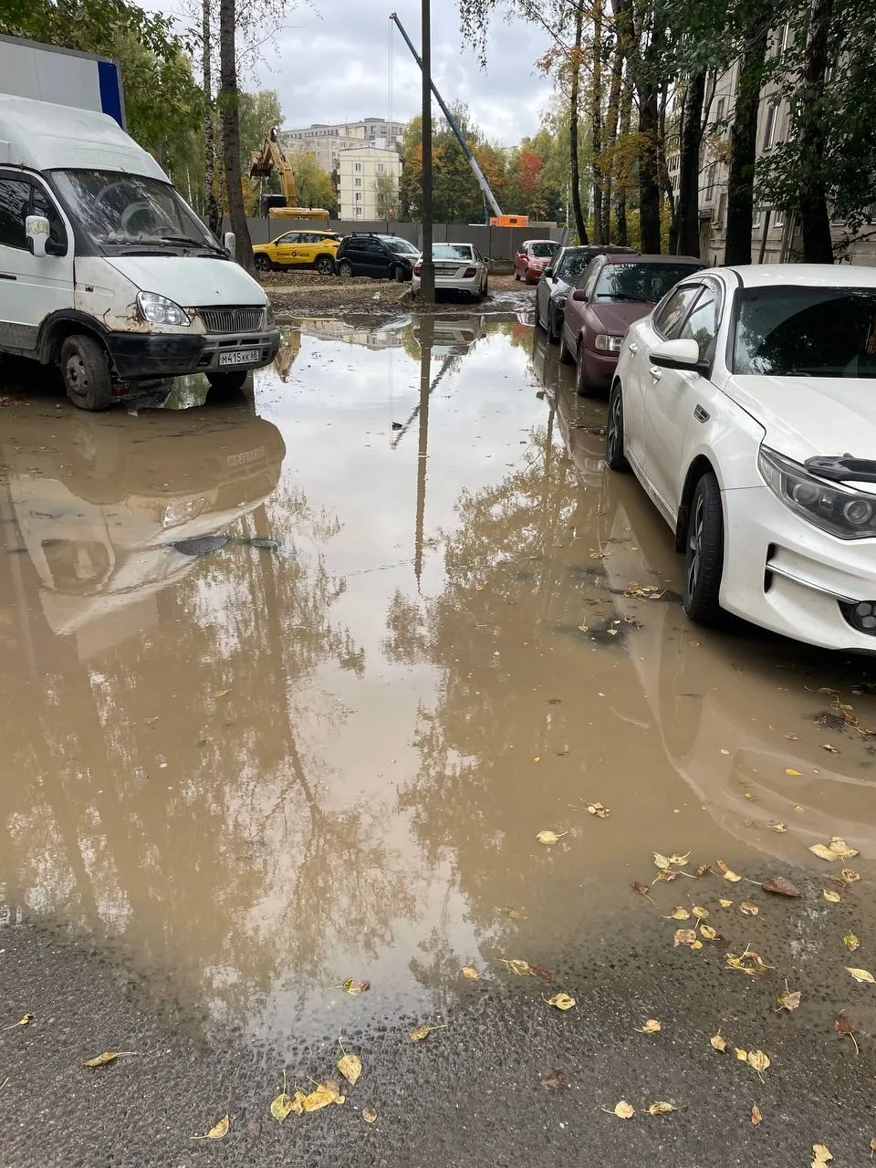 Ливень прекратился ещё накануне, однако влага на дорожном покрытии никуда не делась. Эт...