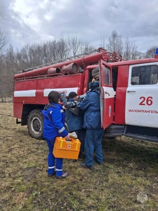 ❤️Сотрудники МЧС России помогли пожилой женщине добраться до врачей         Сотрудники пожарно-спаса