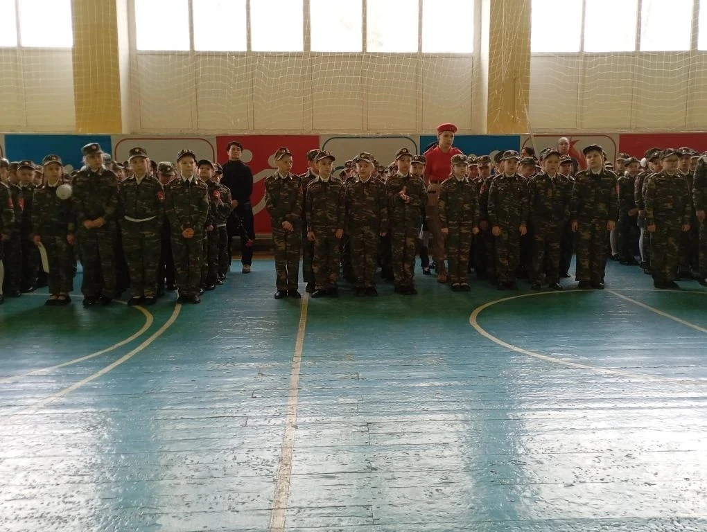 Понедельник — время старта!  🇷🇺 Учебная неделя апреля в нашей школе традиционно открылась торжествен