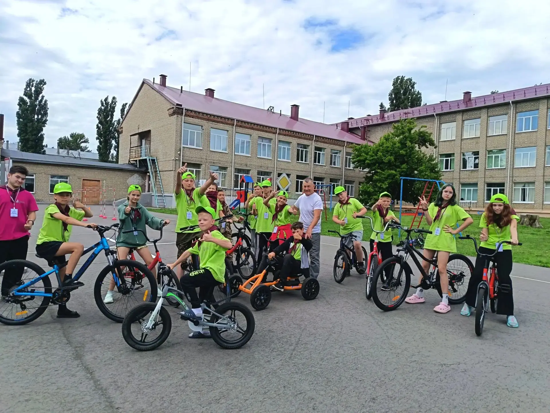 ☀☀☀🧒👧Ещё одну смену специализированного лагеря "Ювеналист" посетили наши педагоги с автогородком. 